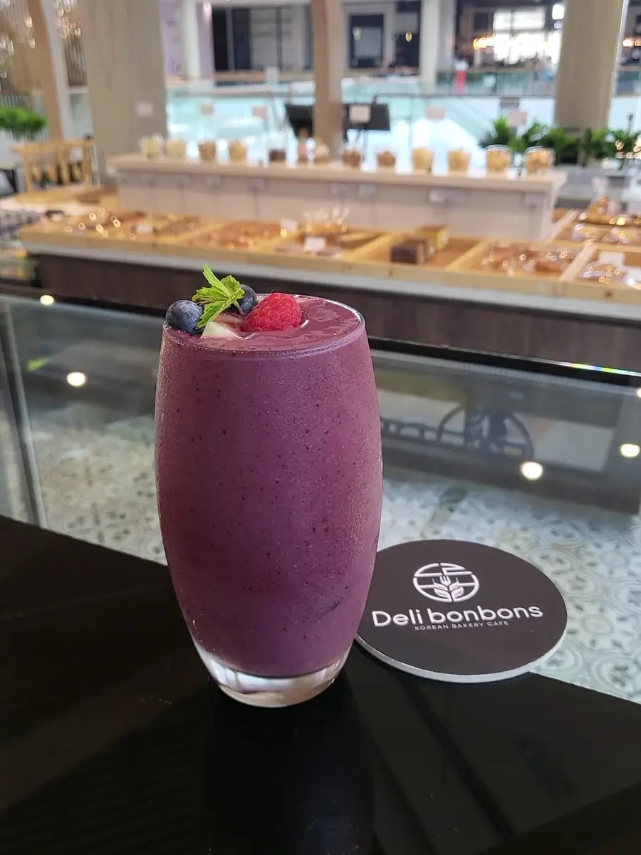 Smoothie served at Deli Bonbons