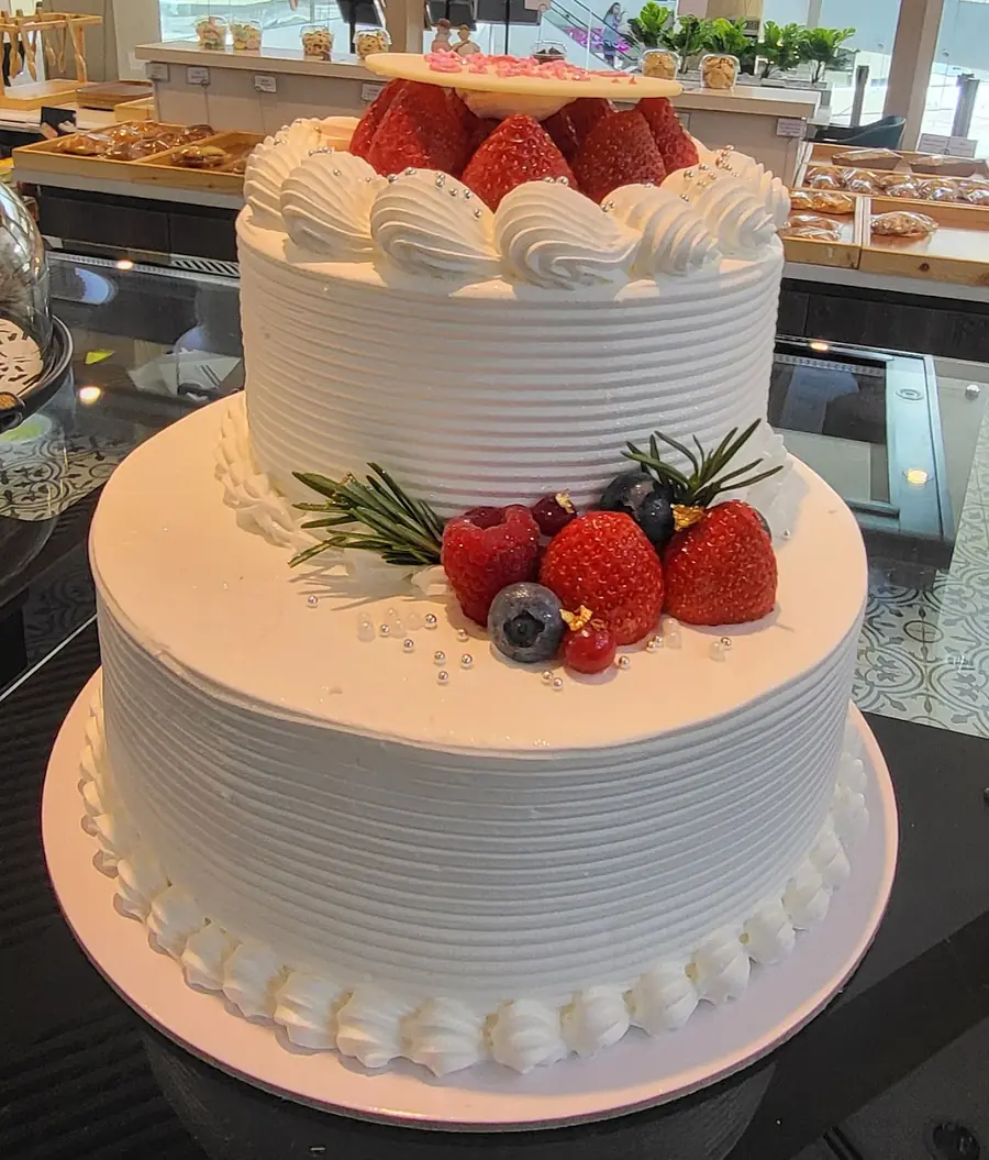 Strawberry fresh cream cake by Deli Bonbons